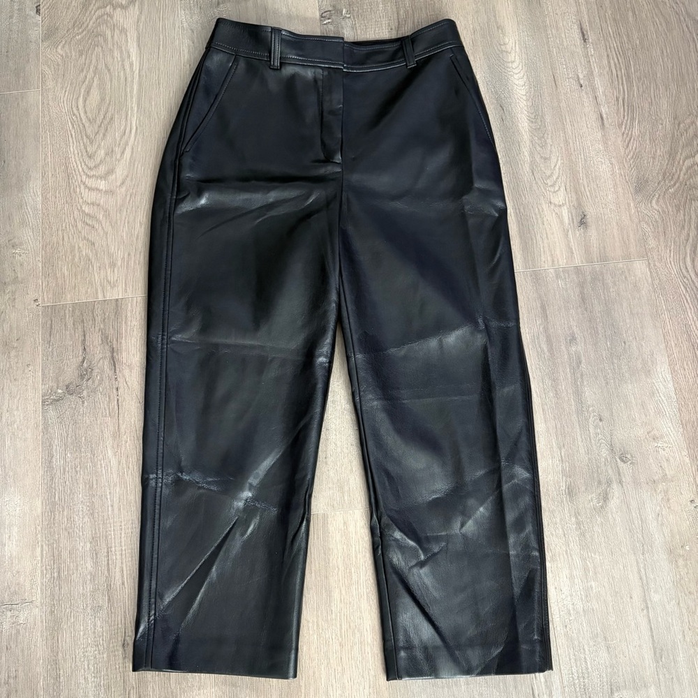 (P12) Babaton Black Leather Command crop - sz. 4